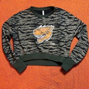 Crooks & Castles cropped long sleeve olive green & blk camo print sweater small